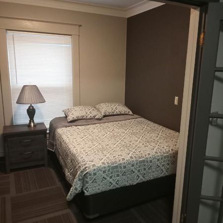 E. Michigan Walk Up Furnished 2 Bedroom Apt Lansing Bagian luar foto