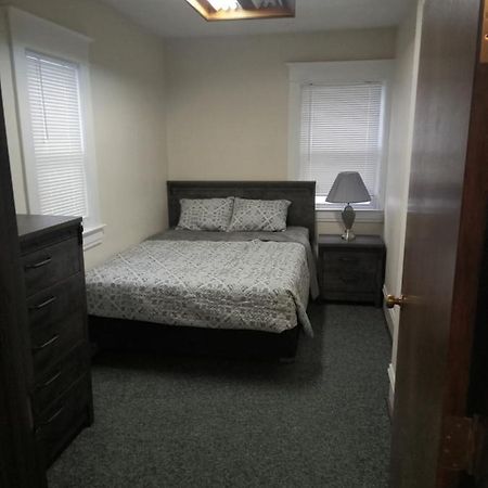 E. Michigan Walk Up Furnished 2 Bedroom Apt Lansing Bagian luar foto