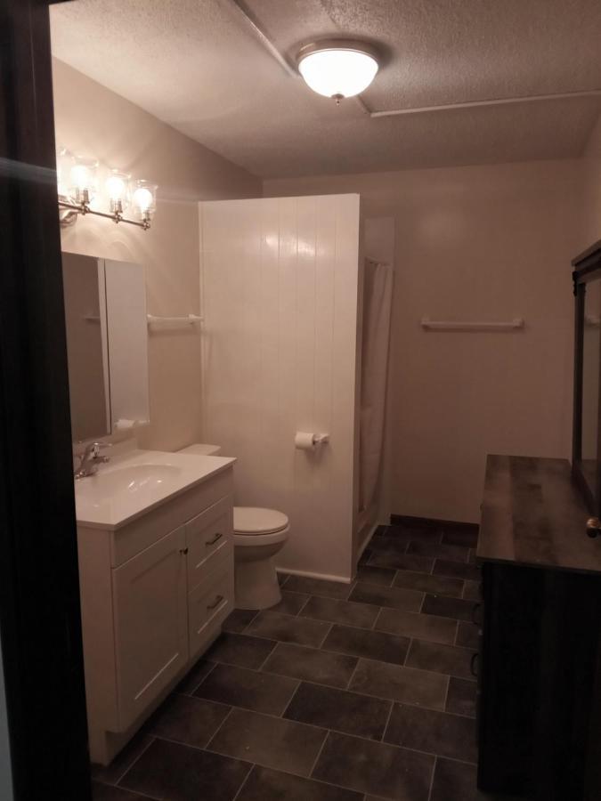 E. Michigan Walk Up Furnished 2 Bedroom Apt Lansing Bagian luar foto