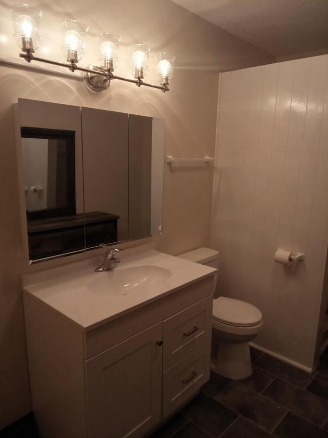E. Michigan Walk Up Furnished 2 Bedroom Apt Lansing Bagian luar foto