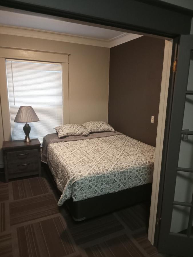 E. Michigan Walk Up Furnished 2 Bedroom Apt Lansing Bagian luar foto