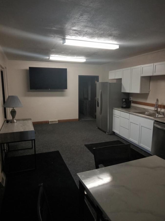 E. Michigan Walk Up Furnished 2 Bedroom Apt Lansing Bagian luar foto