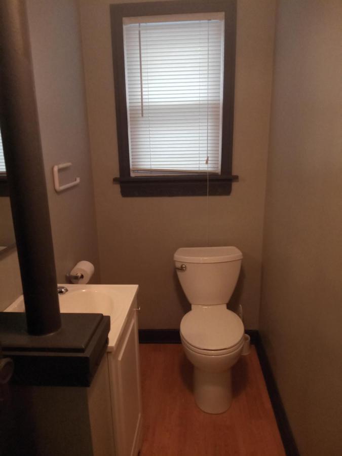 E. Michigan Walk Up Furnished 2 Bedroom Apt Lansing Bagian luar foto
